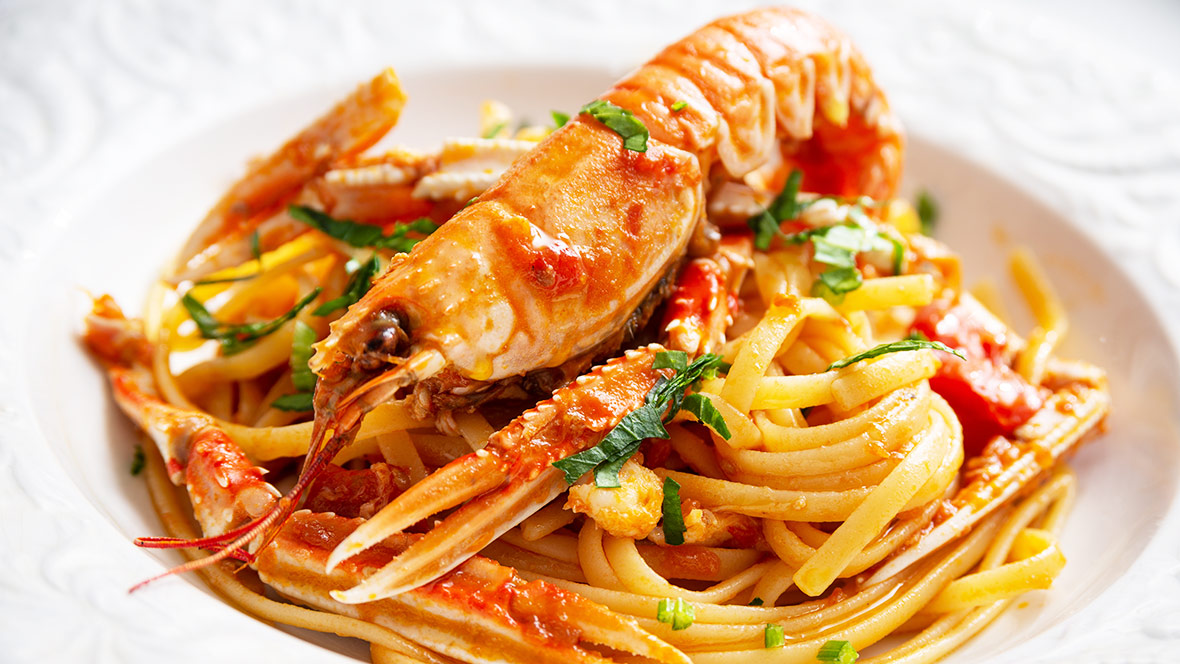 Spaghetti con scampi in busara
